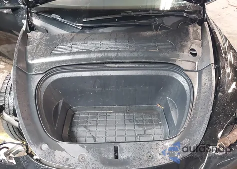 2022 Tesla Model Y Performance Dual Motor All-Wheel Drive z USA, uszkodzony, nr VIN 7SAYGDEF2NF531053